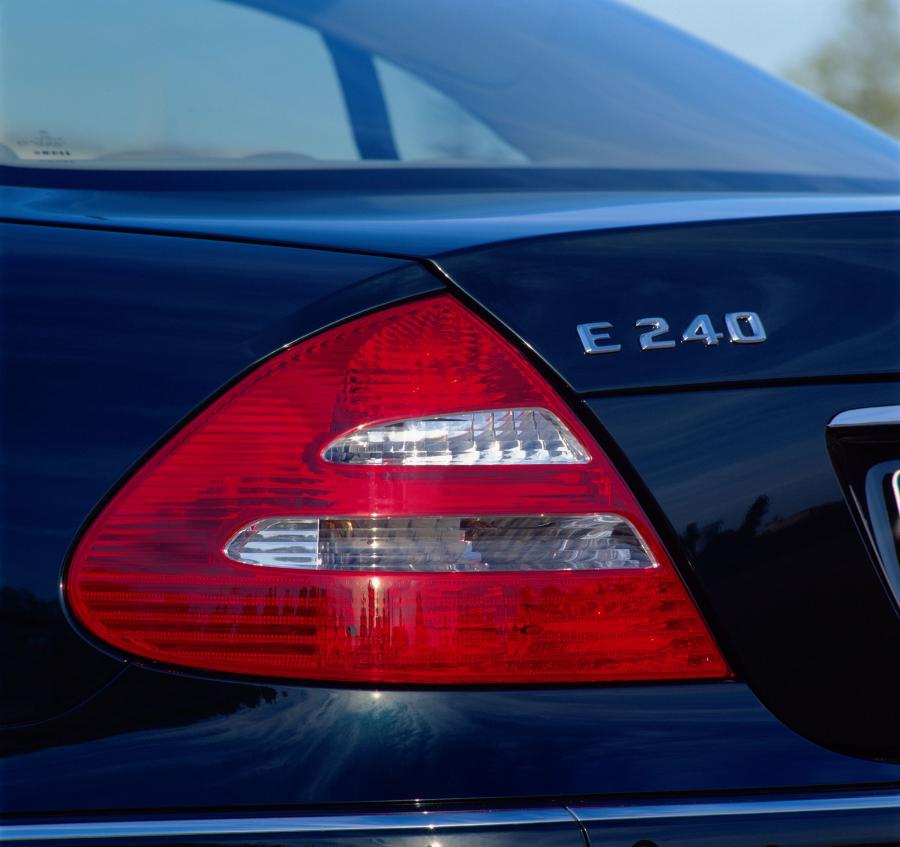  Mercedes-Benz E-Class 2002 года  (фото 336 из 448)